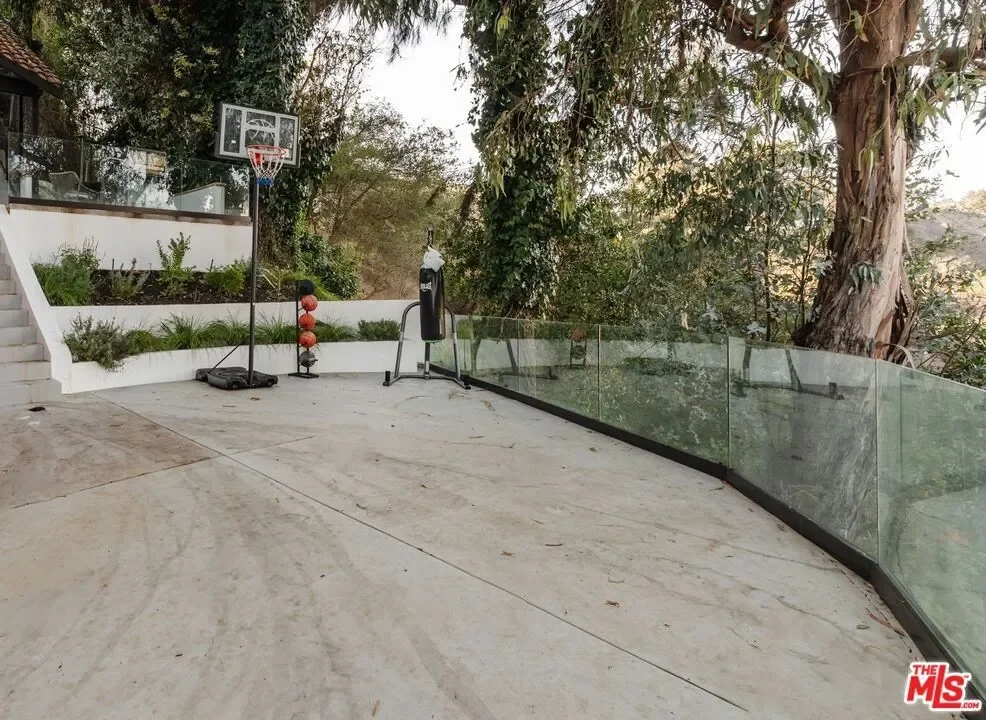 1648 Summitridge Drive, Beverly Hills, California, United States. - Photo 30
