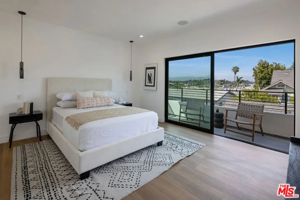 2005 Bellevue Avenue, Los Angeles, California, United States. - Photo 20