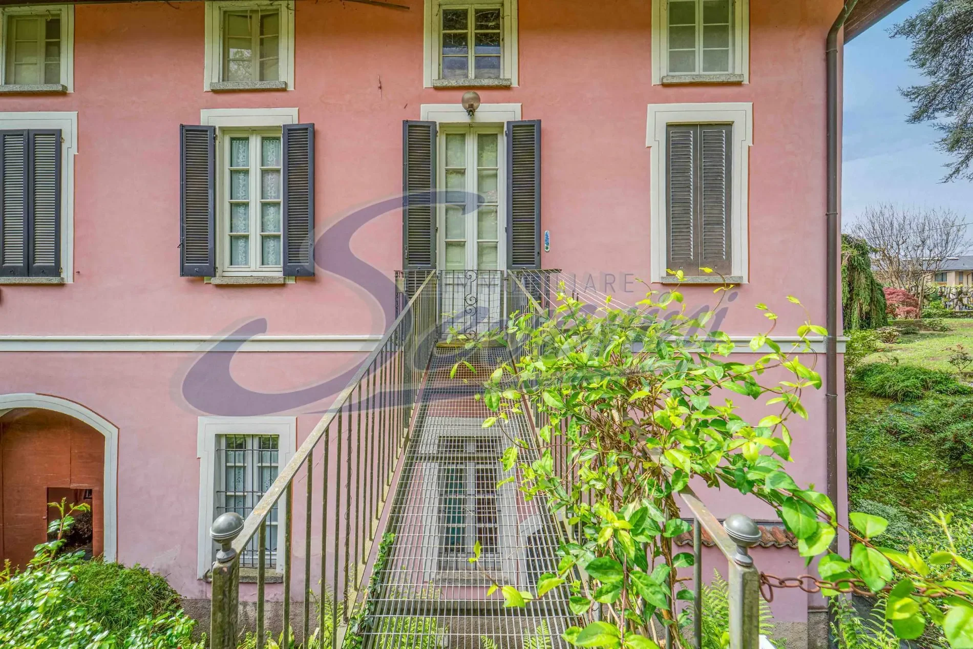 via Cadorna, Albese con Cassano, Lombardy, Italy. - Photo 12