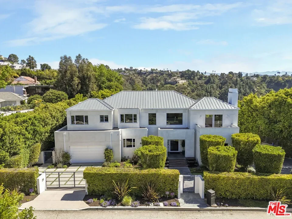 1116 Linda Flora Dr, Los Angeles, California, United States. - Photo 12