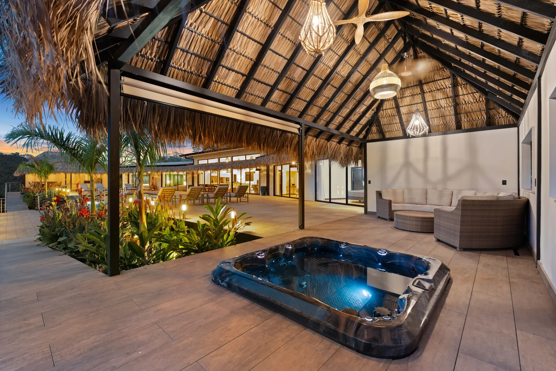 Exterior photo 4