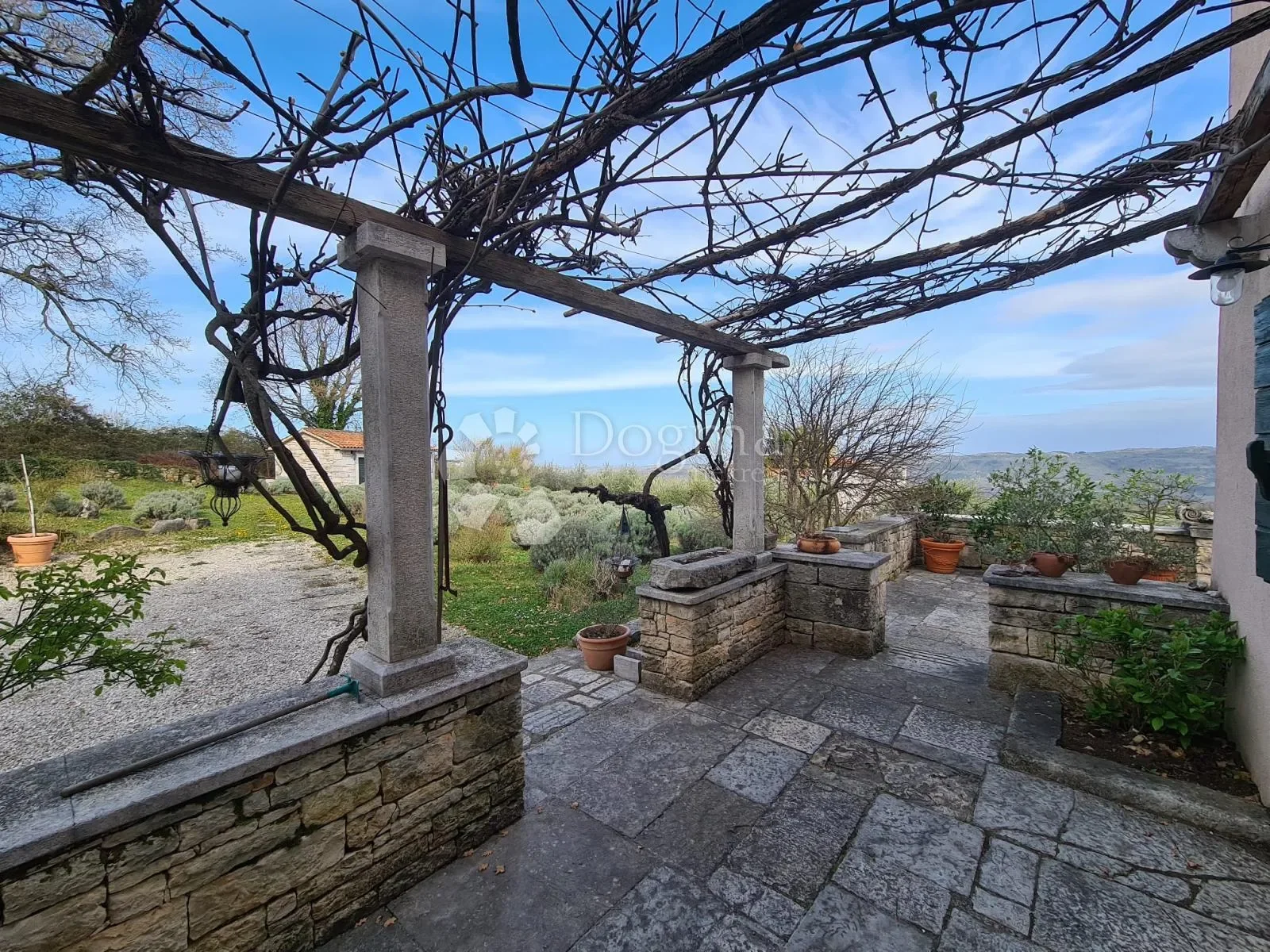 Exterior photo 8