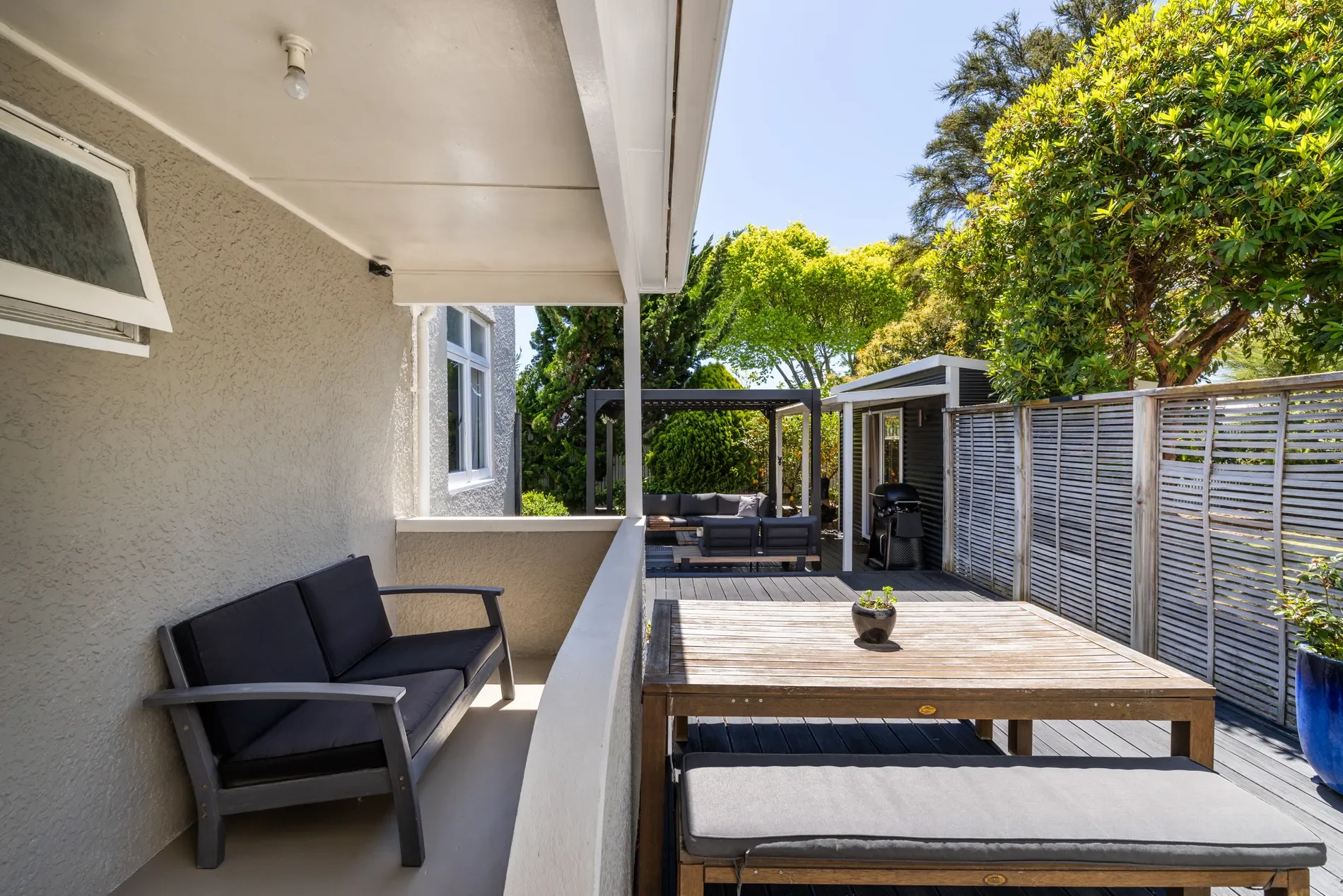 Exterior photo 6