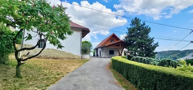 Exterior photo 9