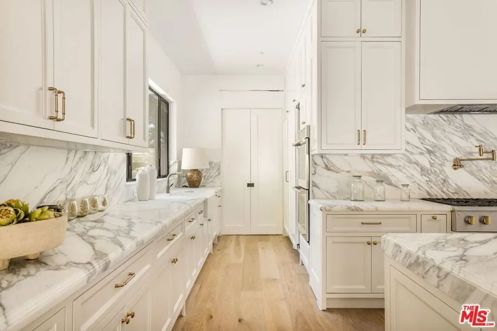 16815 Shileno Place, Los Angeles, California, United States. - Photo 12