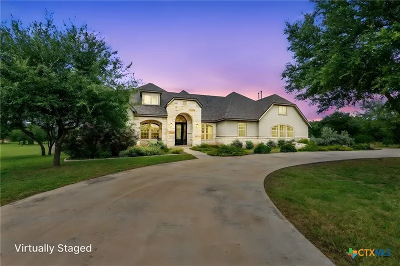 Single Family Residence in New Braunfels