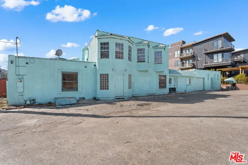3051 N Coolidge Avenue, Los Angeles, California, United States. - Photo 5