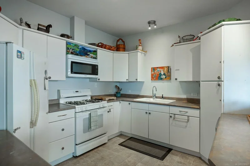3495 Harwood Rd, Hornby Island, British Columbia, Canada. - Photo 24