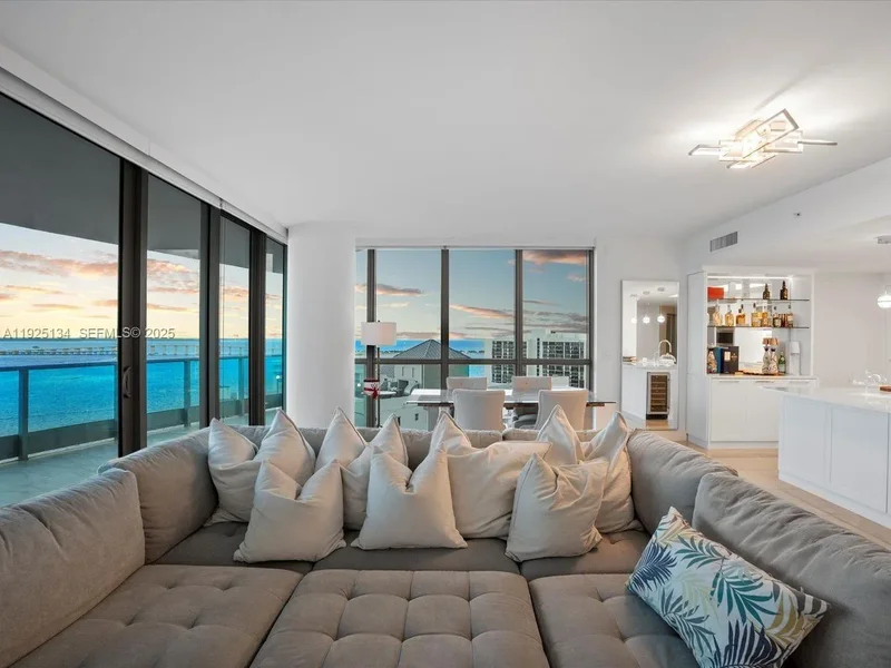 1331 Brickell Bay Dr 1811, Miami, Florida, United States. - Photo 28