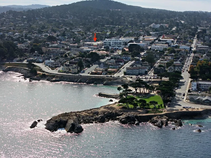 520 Lighthouse Avenue, Pacific Grove, California, United States. - Photo 10