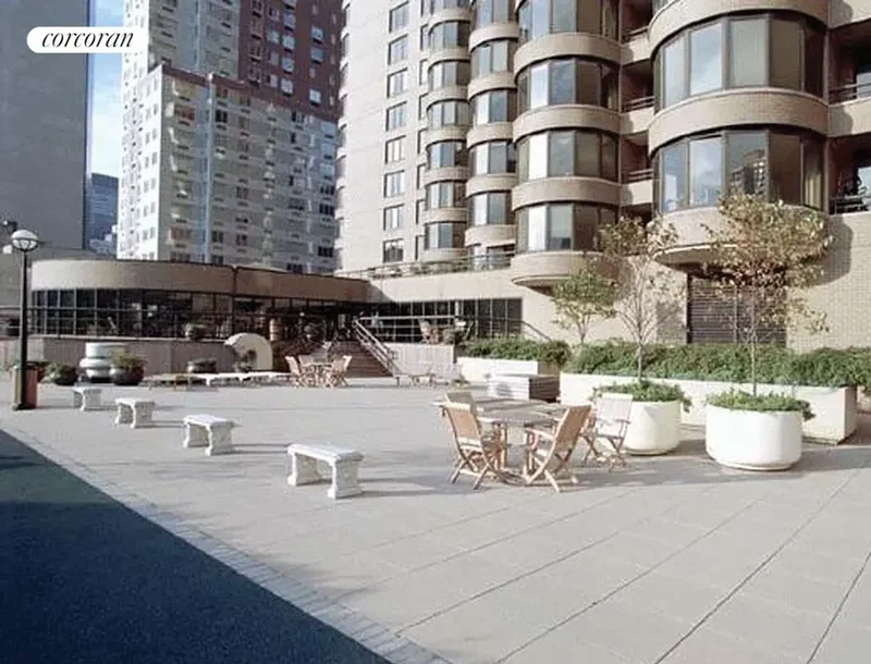 330 East 38th Street 50F, New York, NY 10016, New York, New York, United States. - Photo 3