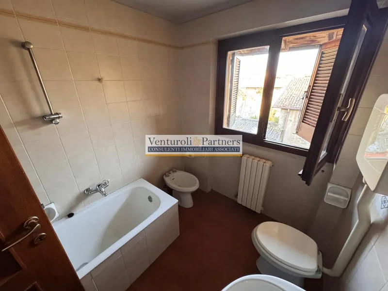 Rustic With Three Apartments In The Heart Of Lonato Del Garda