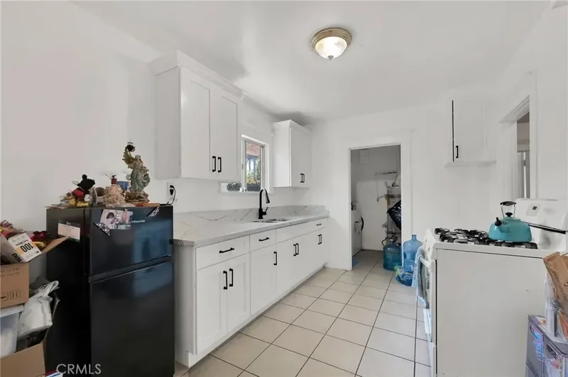 2621 Vineyard Avenue, Los Angeles, California, United States. - Photo 23
