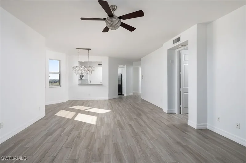 410 Flagship Drive 906, Naples, Florida, United States. - Photo 16