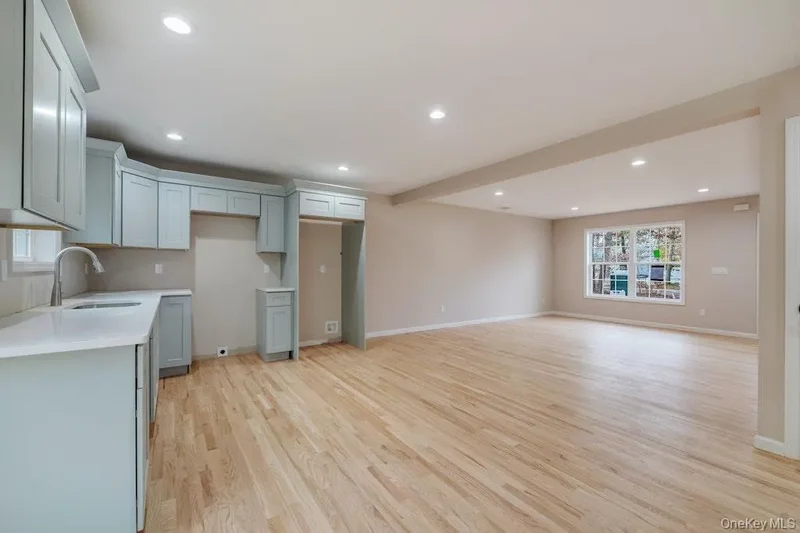 514 NEIGHBORHOOD ROAD, Shirley, New York, United States. - Photo 13