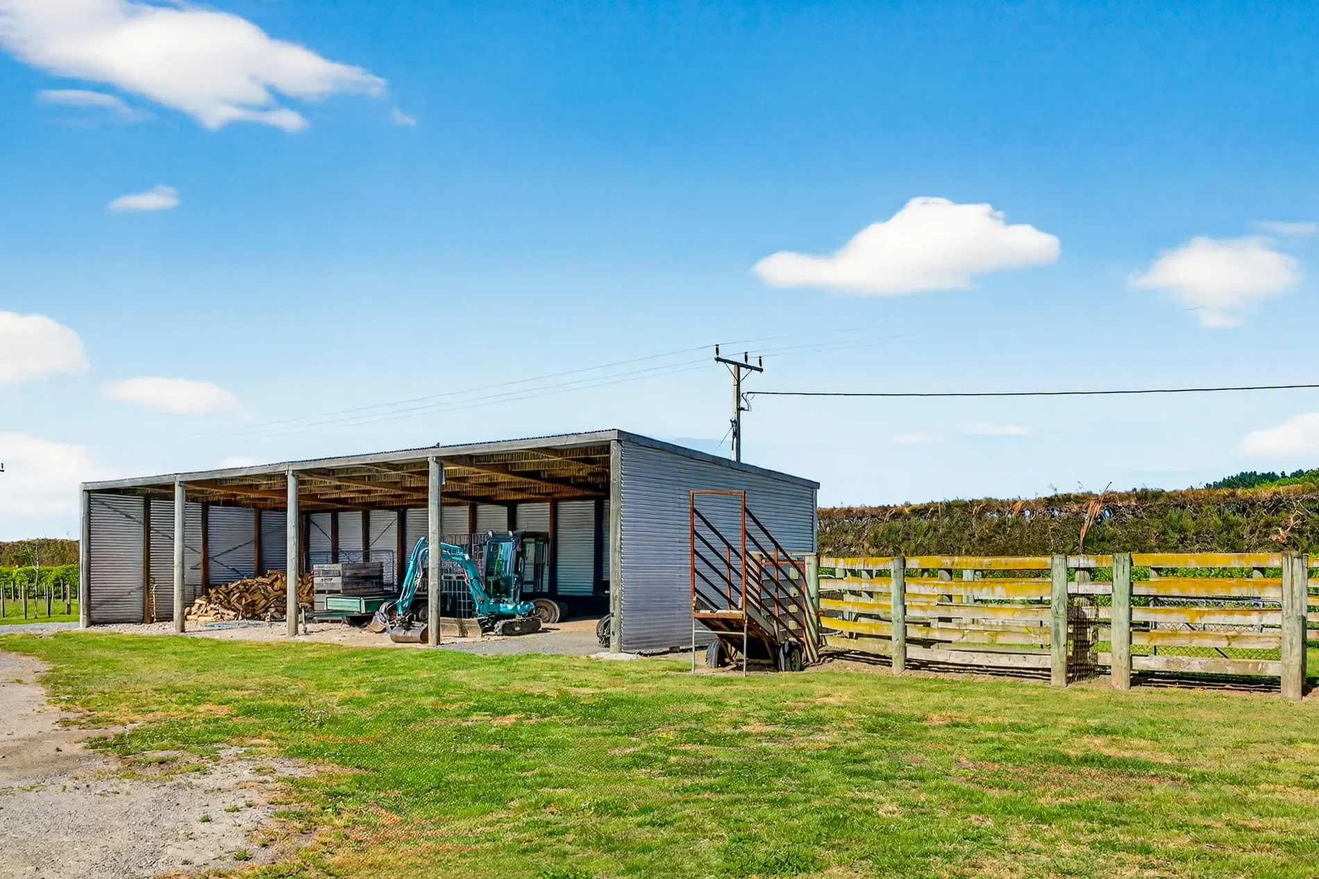 Exterior photo 8