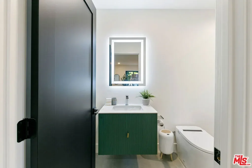 22269 Avenue San Luis, Los Angeles, California, United States. - Photo 13
