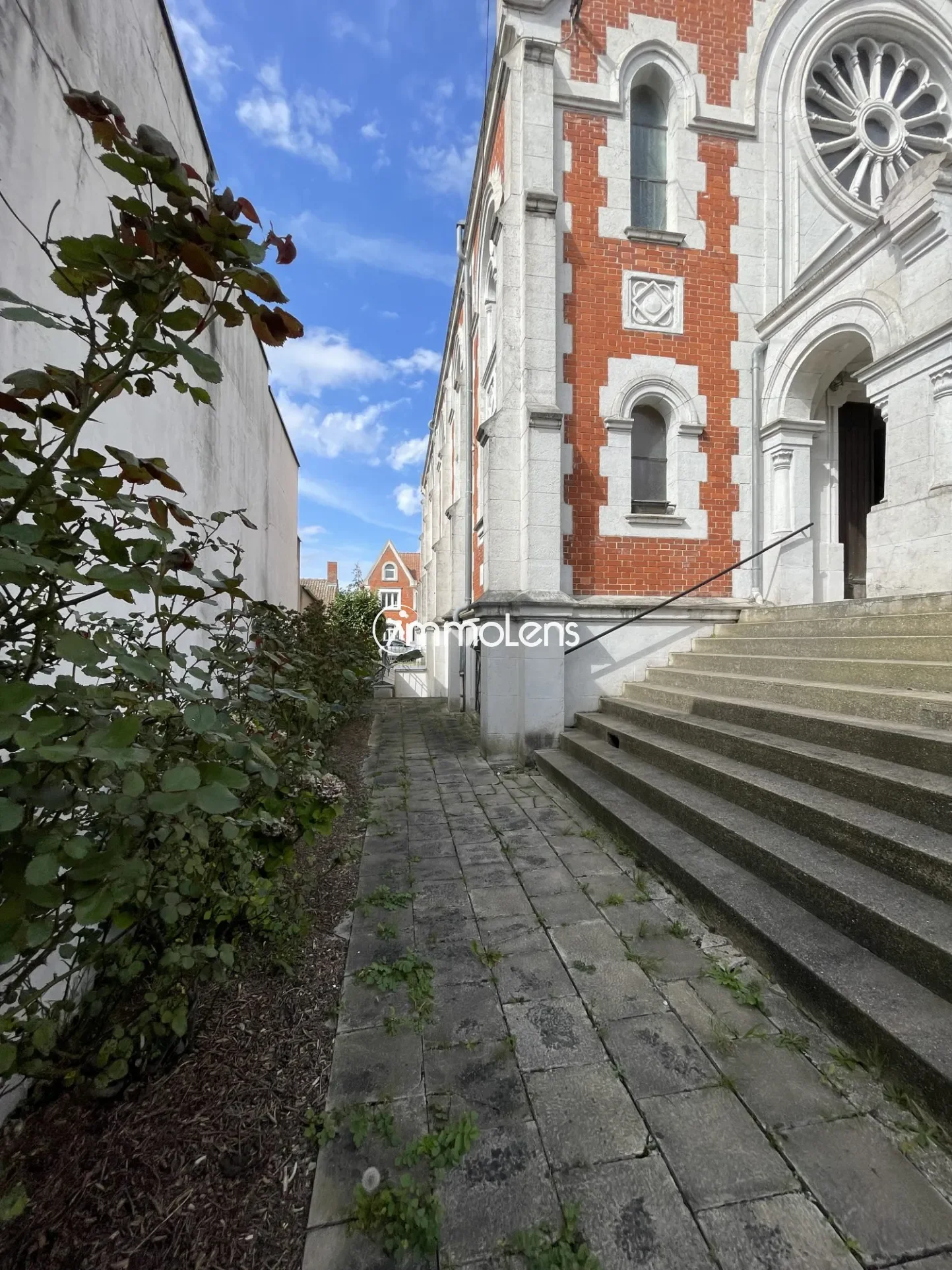 Exterior photo 6