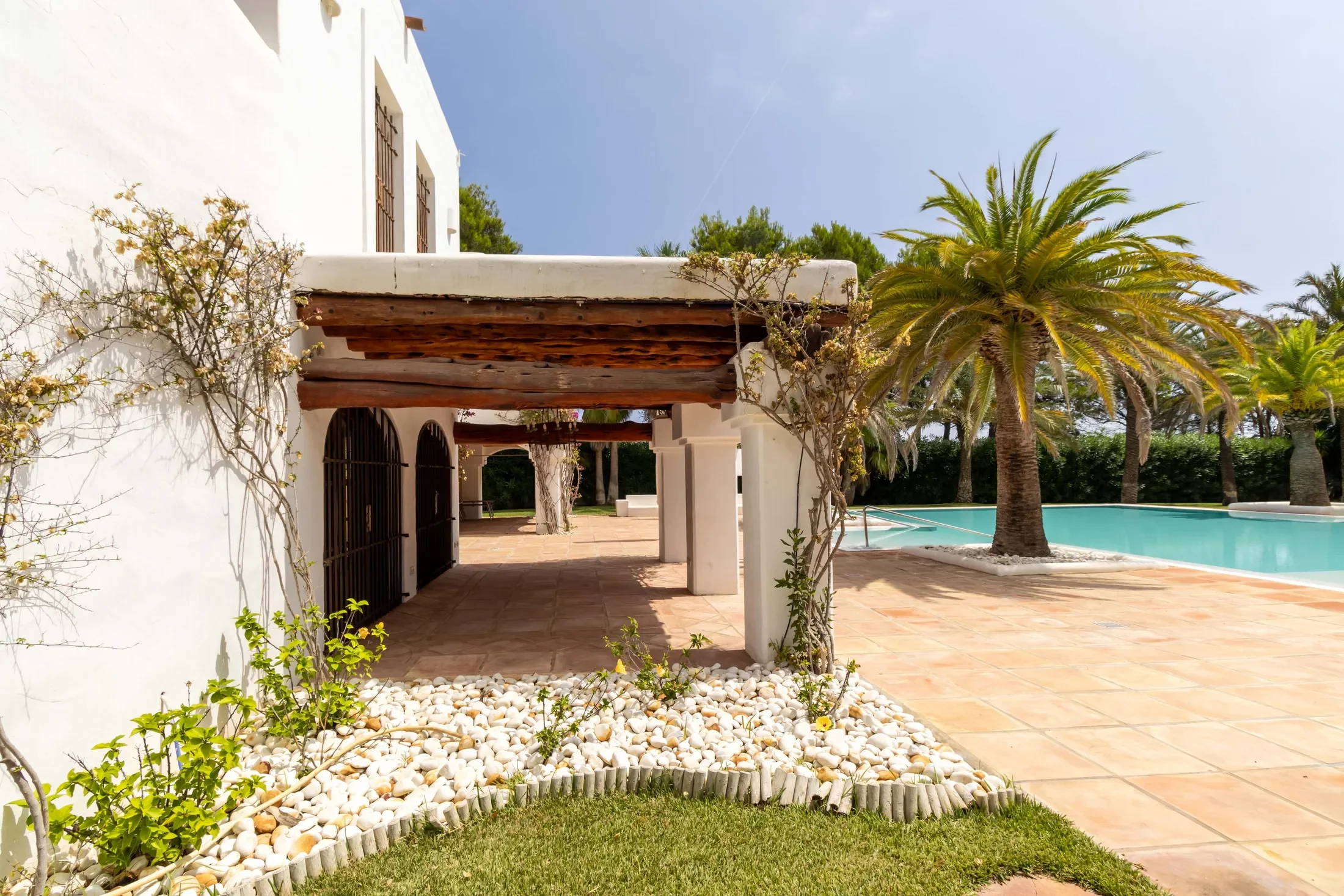 Exterior photo 9
