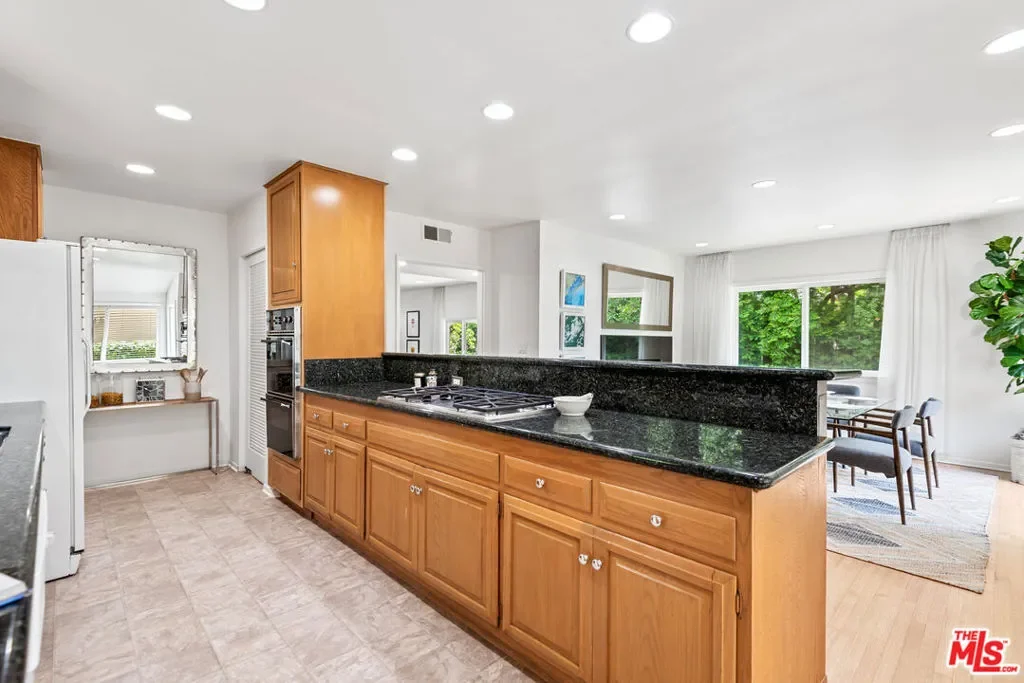 1247 N Bundy Drive, Los Angeles, California, United States. - Photo 8
