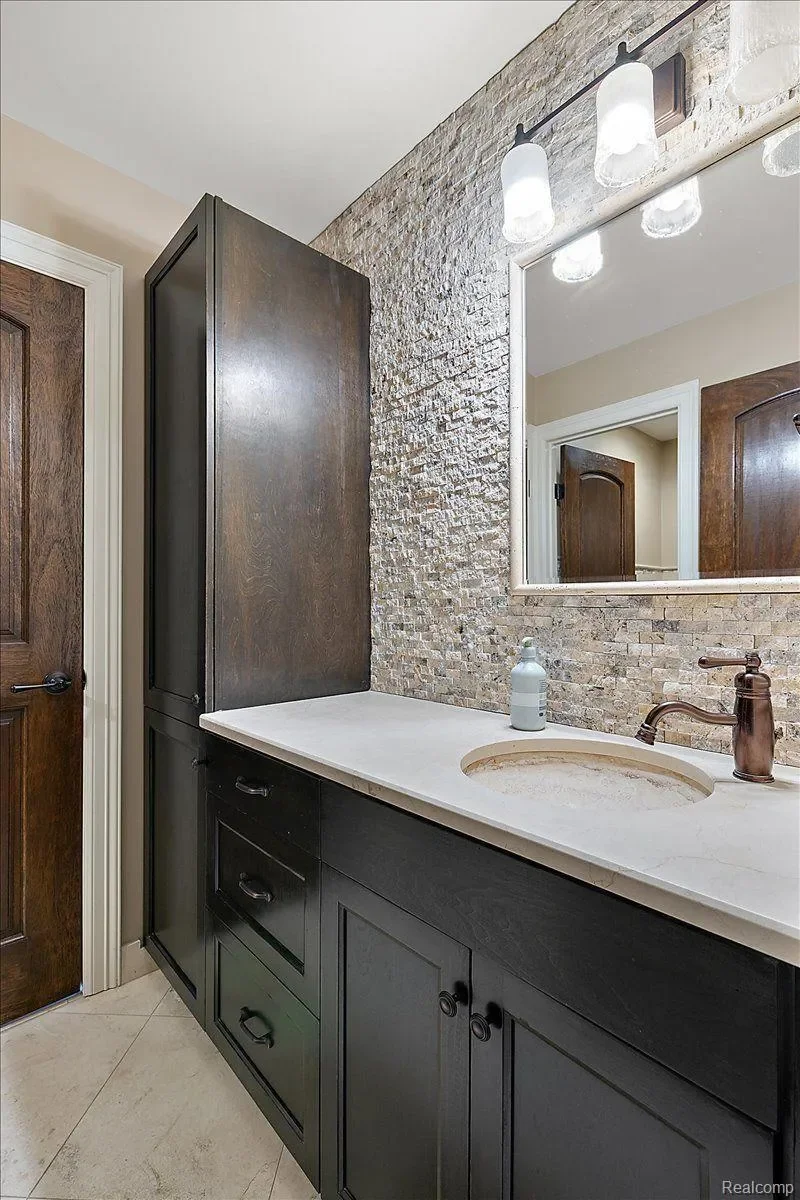 1330 Oxford Road, Bloomfield Charter Township, MI 48304, Birmingham, Michigan, United States. - Photo 30