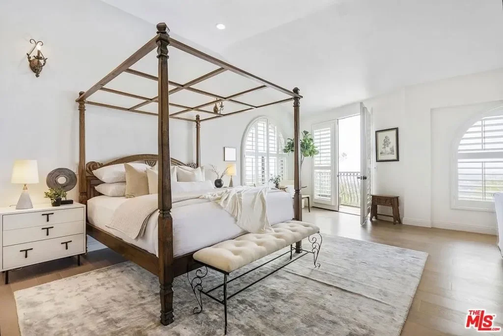 6383 Quebec Drive, Los Angeles, California, United States. - Photo 1