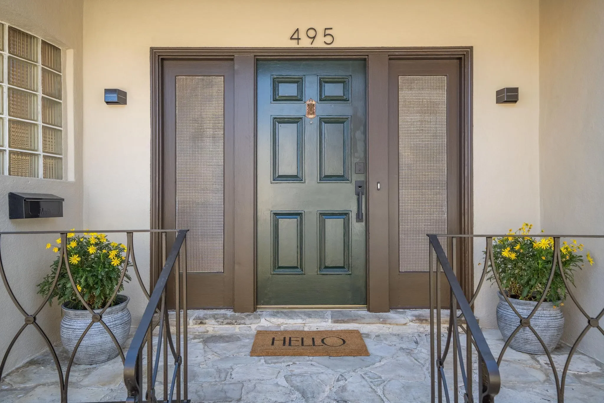 Exterior photo 4