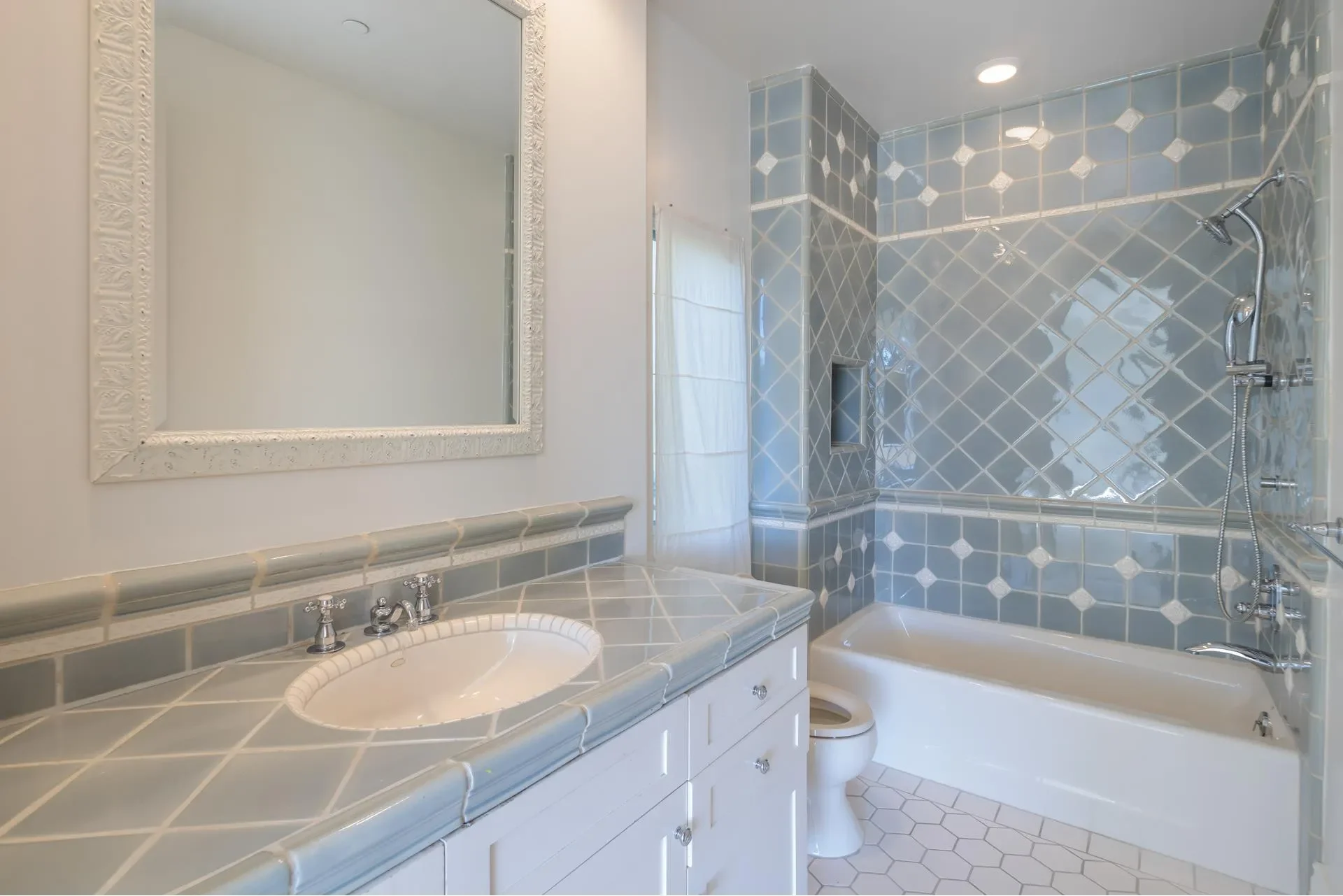 2157 Ravensfield Ln, Los Angeles, California, United States. - Photo 11