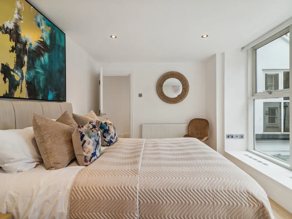 Berkeley Mews, London, W1H, London, England, United Kingdom. - Photo 5