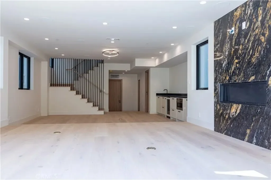 404 16th Street, Manhattan Beach, California, United States. - Photo 3