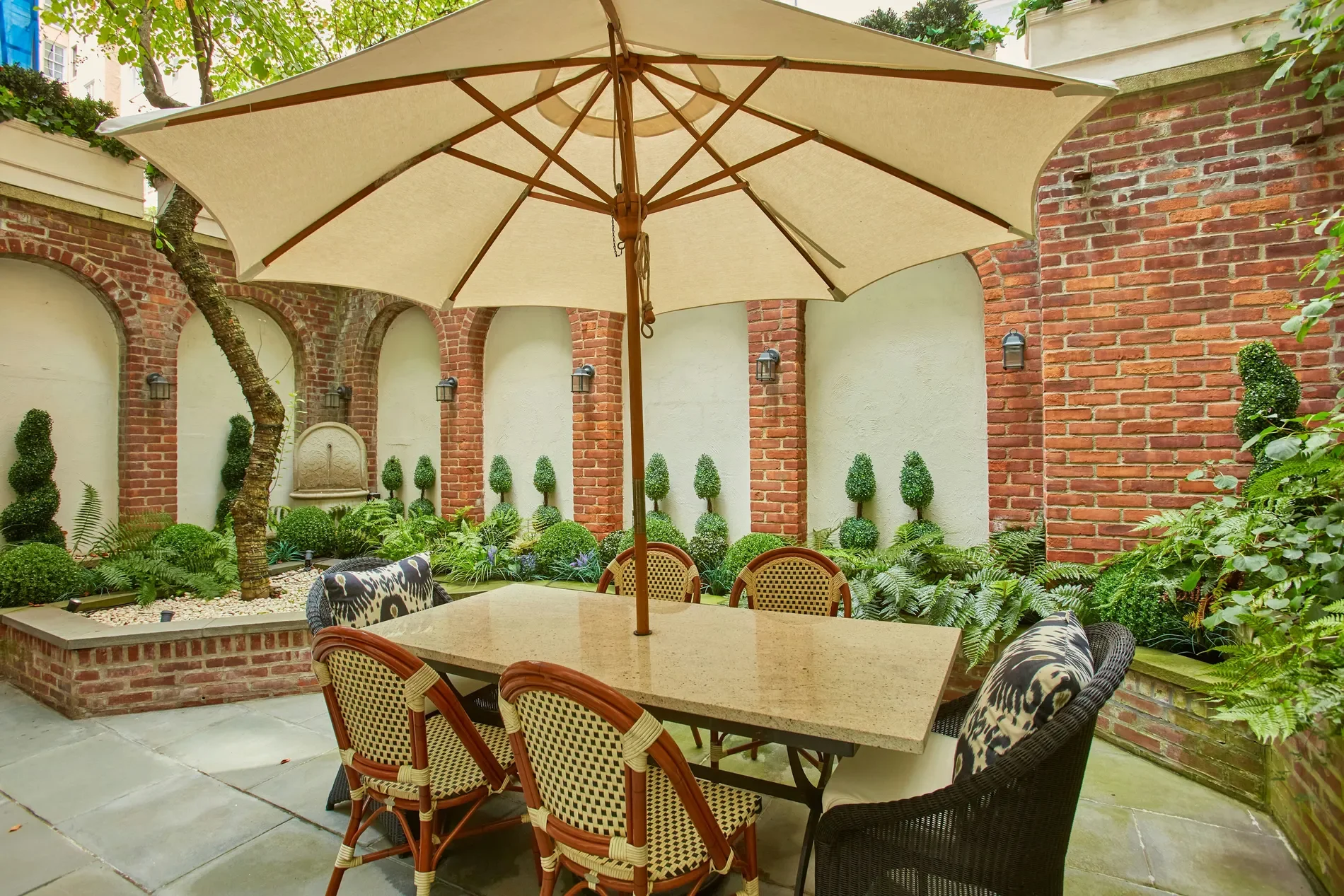 Exterior photo 3