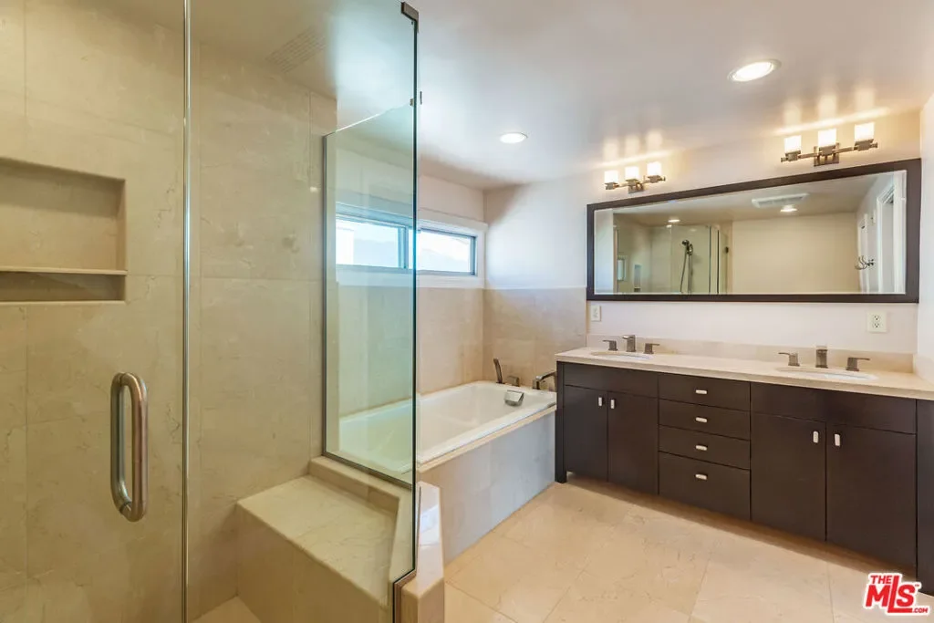 23914 De Ville Way D, Malibu, California, United States. - Photo 10