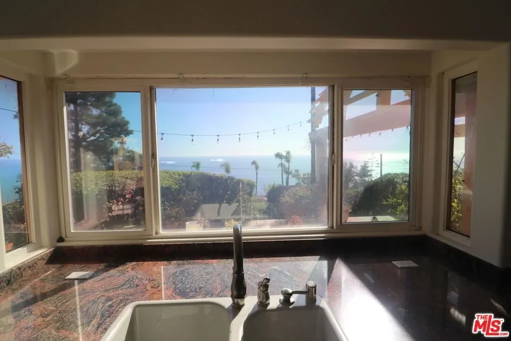 20776 Big Rock Drive, Malibu, California, United States. - Photo 30
