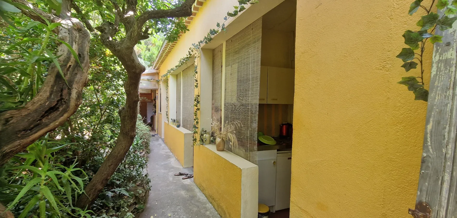 Exterior photo 9