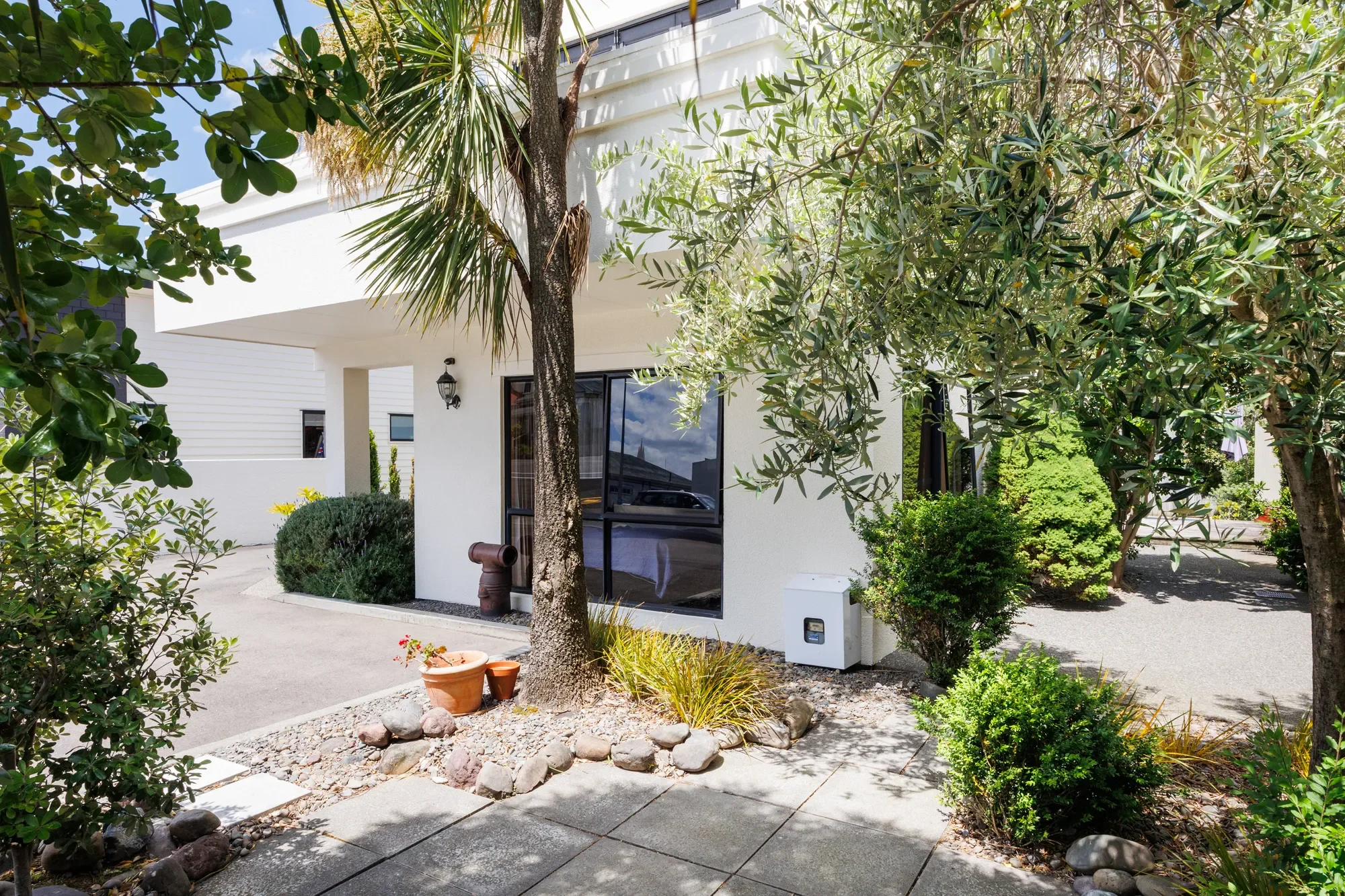 Exterior photo 4
