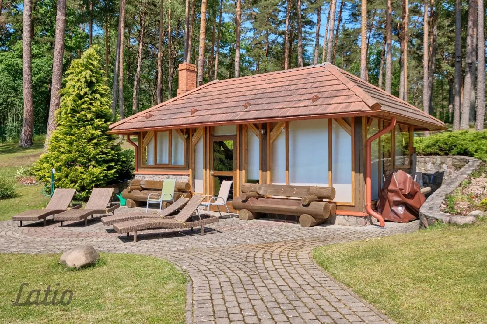 Exterior photo 4