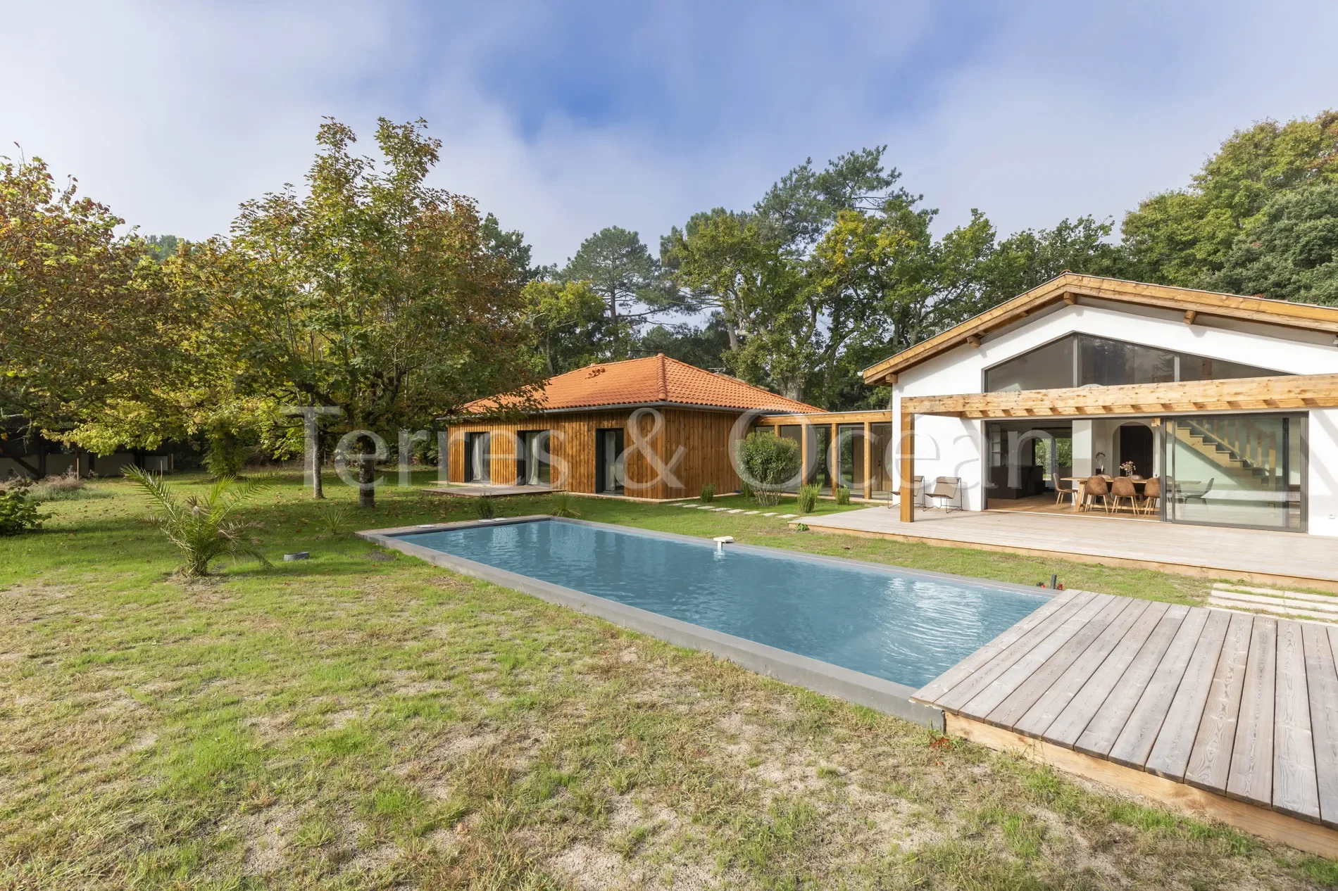 Exterior photo 3