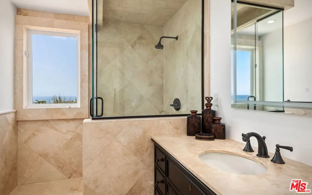 29675 Harvester Road, Malibu, California, United States. - Photo 21