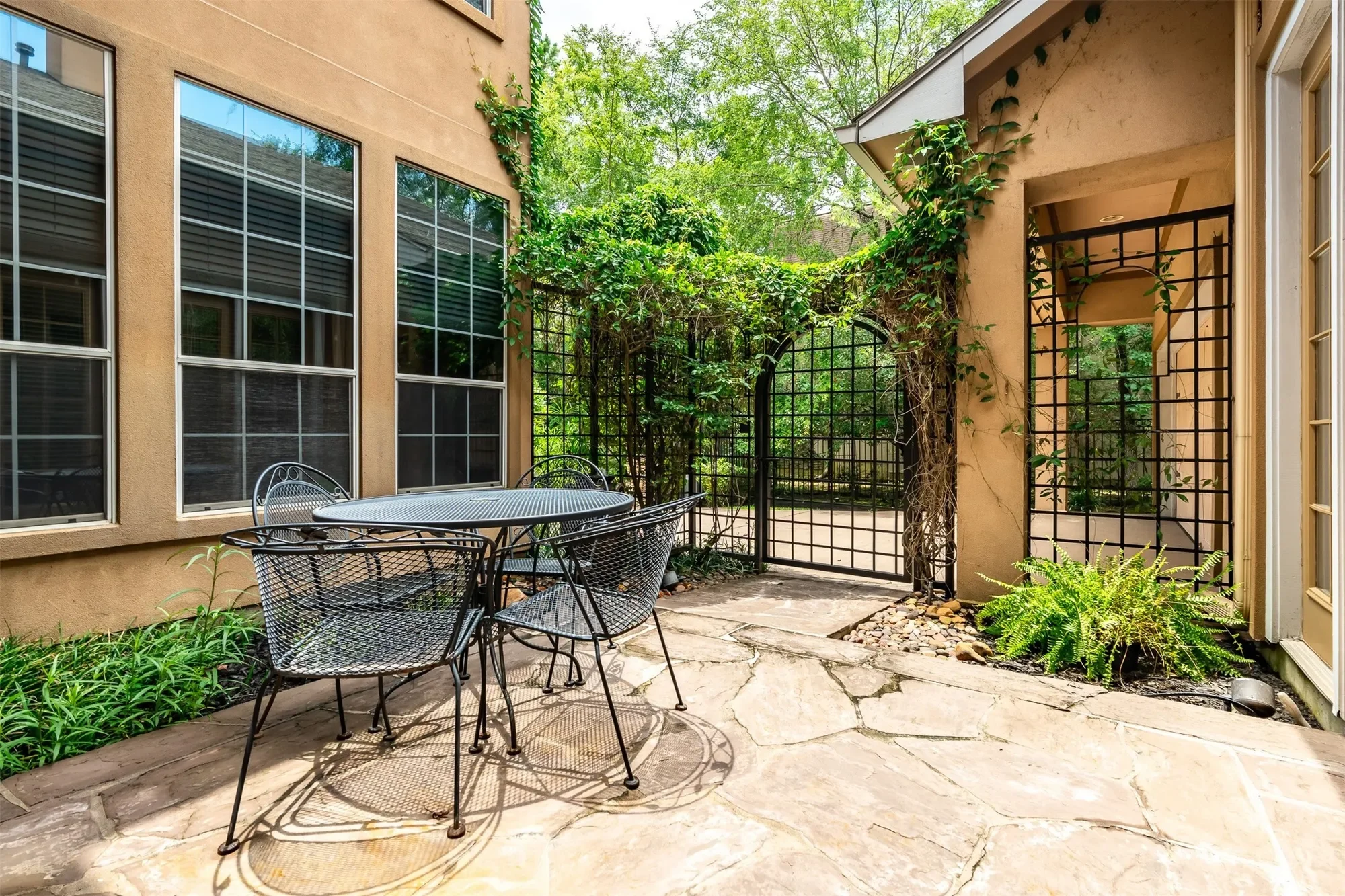 187 E Lansdowne Circle, The Woodlands, TX 77382, The Woodlands, Texas, United States. - Photo 4