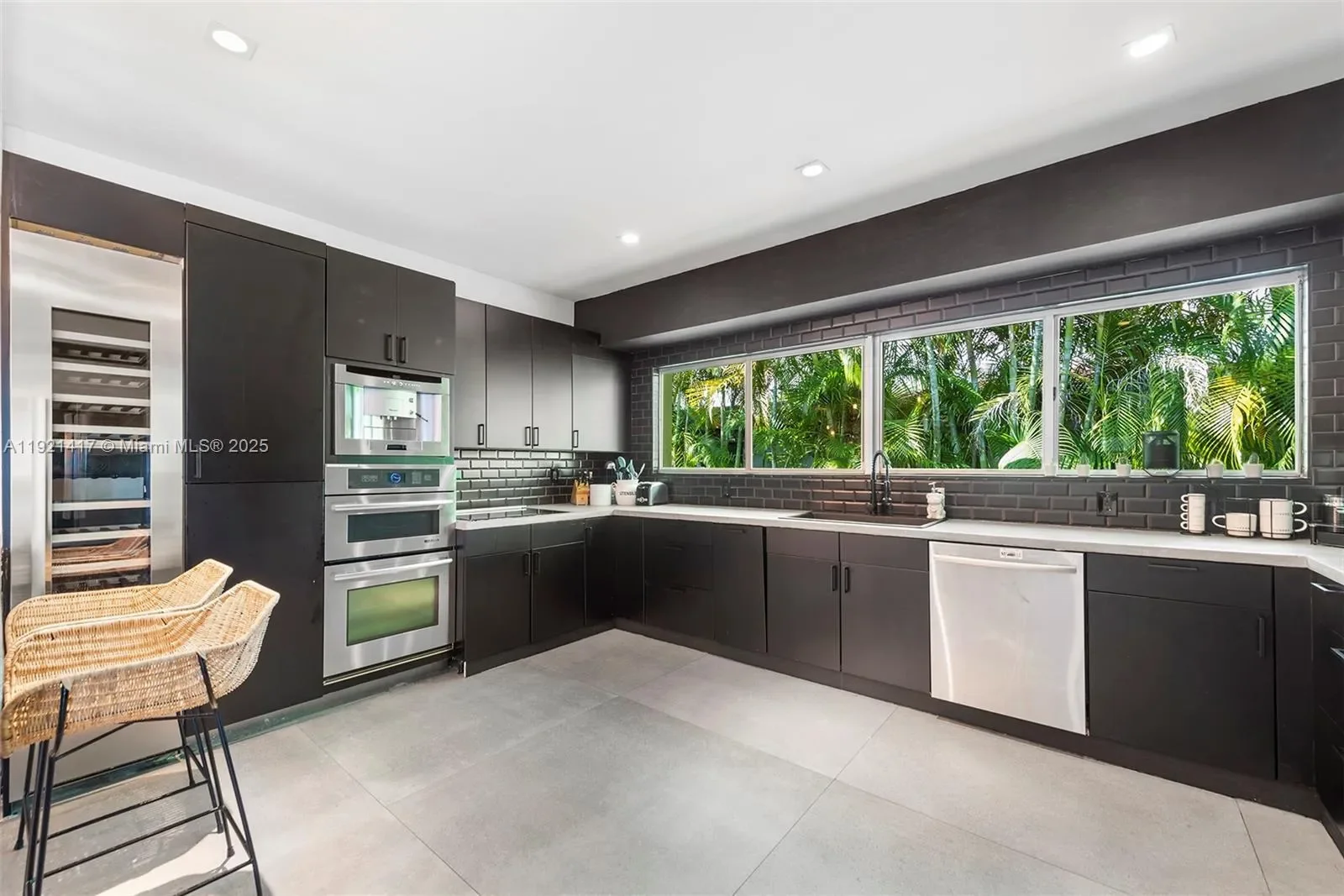 970 S Shore Dr, Miami Beach, Florida, United States. - Photo 25