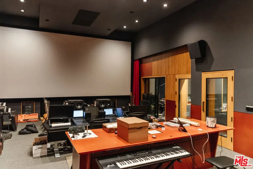 7017 Senalda Road, Los Angeles, California, United States. - Photo 6