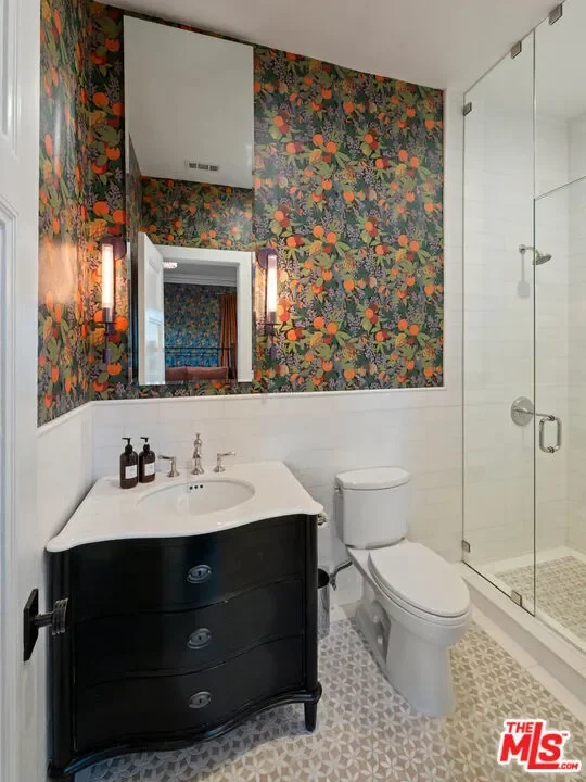 601 S Windsor Boulevard, Los Angeles, California, United States. - Photo 24