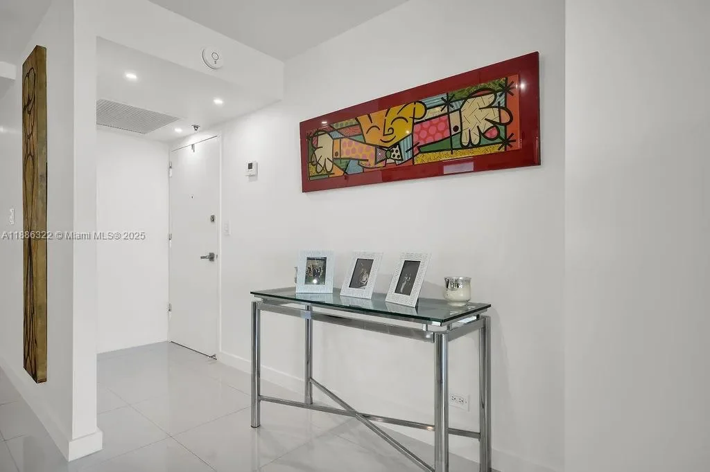 6039 Collins Ave 1126, Miami Beach, Florida, United States. - Photo 37