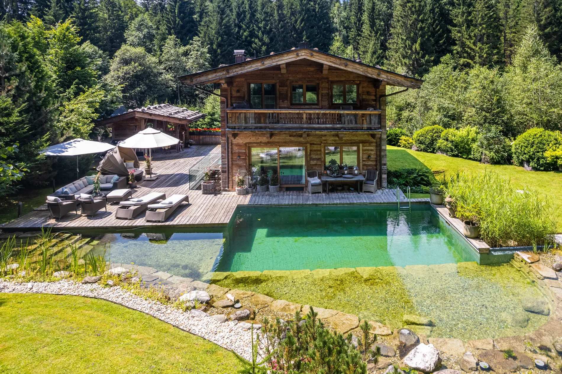 Exterior photo 5