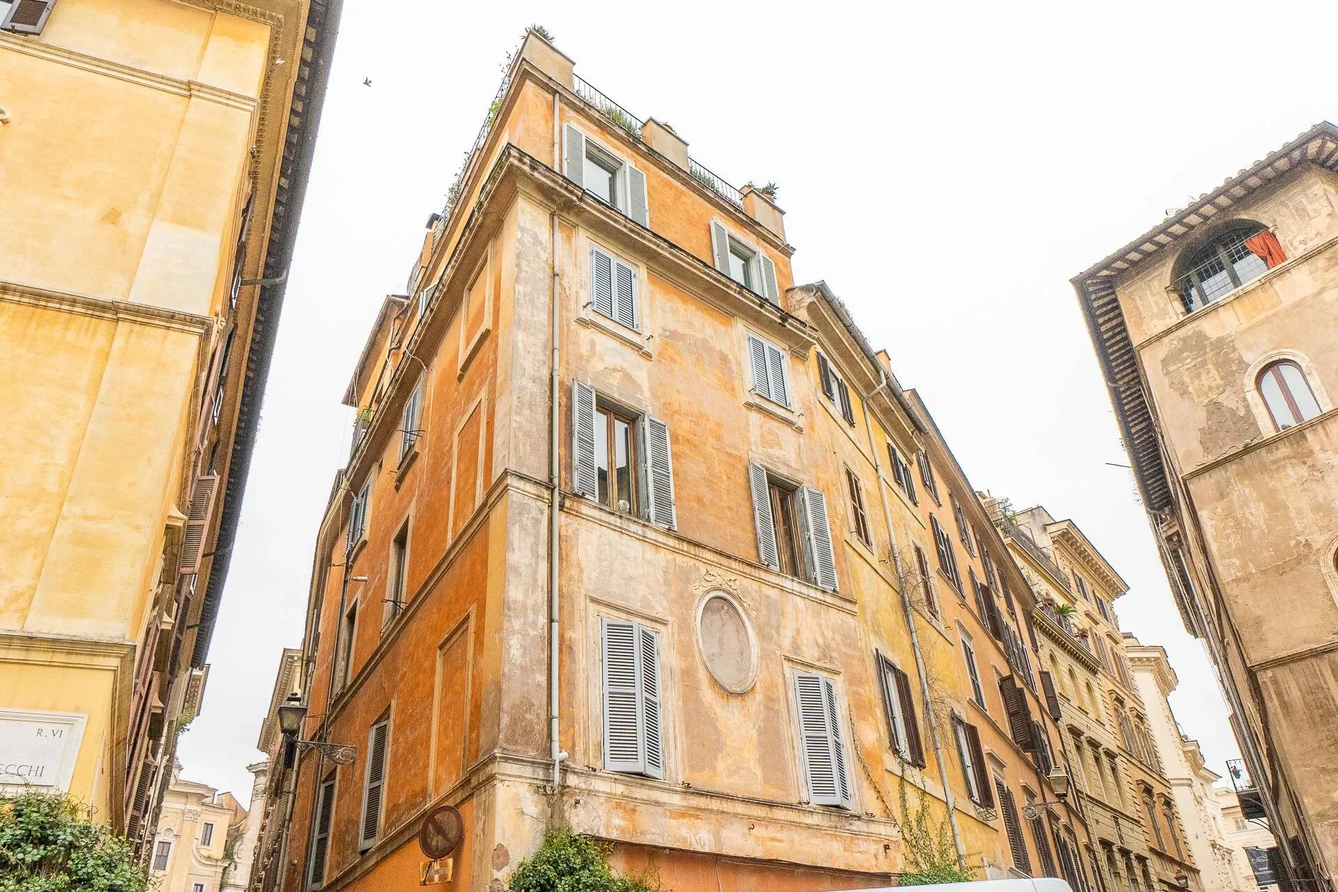 Exterior photo 6