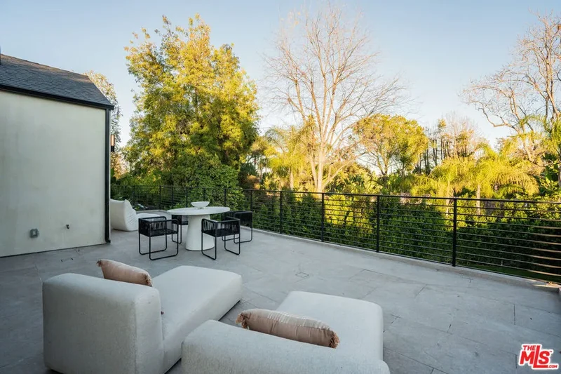 5064 Encino Avenue, Los Angeles, California, United States. - Photo 37