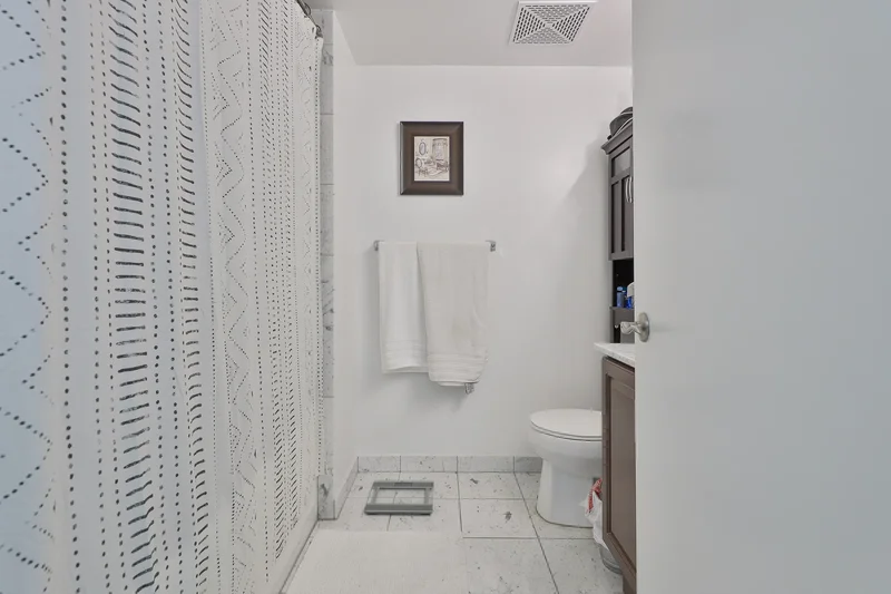 8 Scollard St  Ph 201, Toronto, ON M5R 1E9, Toronto, Ontario, Canada. - Photo 4