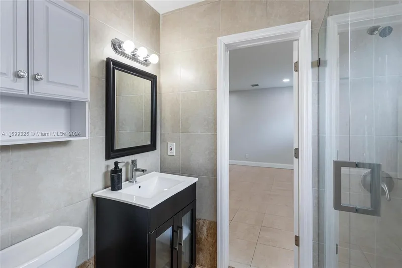 3241 NE 17th Ave, Oakland Park, FL 33334, Oakland Park, Florida, United States. - Photo 17