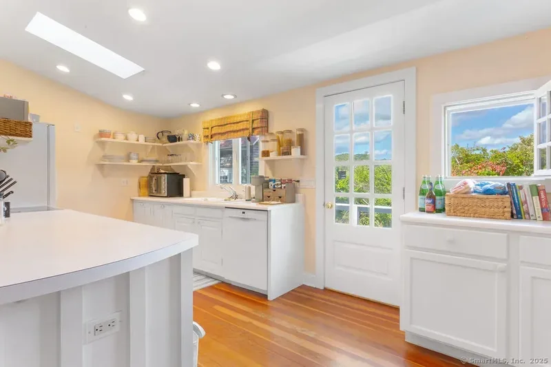 153 Middle Beach Rd, Killingworth, Connecticut, United States. - Photo 13