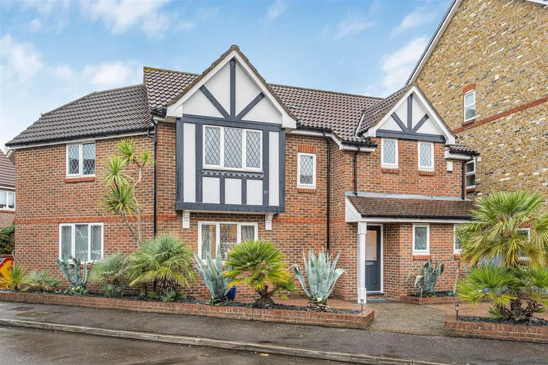 Camel Grove, Kingston Upon Thames